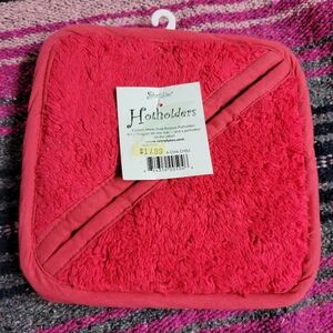 Shaggies brand 2 pack of oven mitts bright pinkish red color